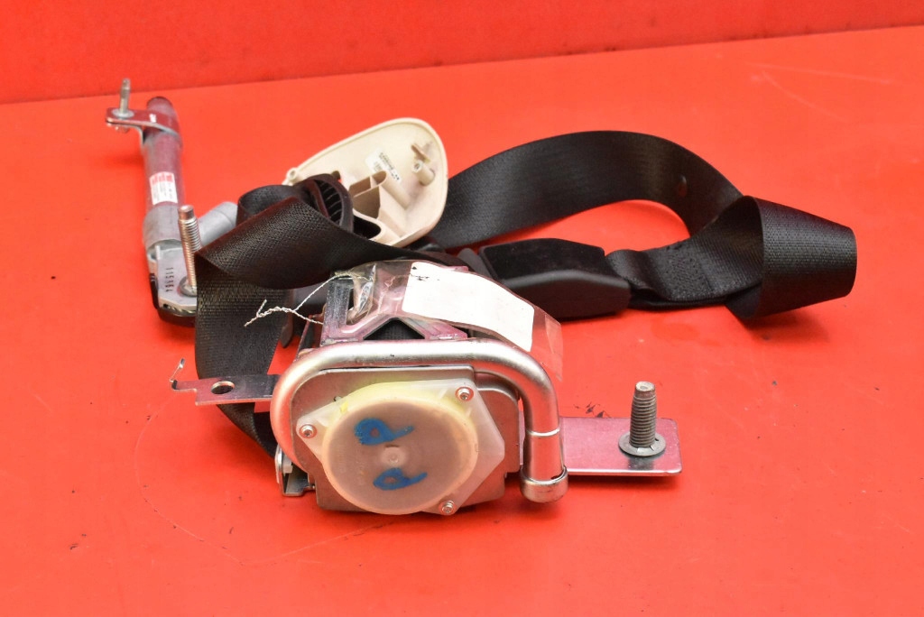 Ремінь безпеки правий перед натягувач європа  1018788-00-a tesla model s 12-20 в Україні