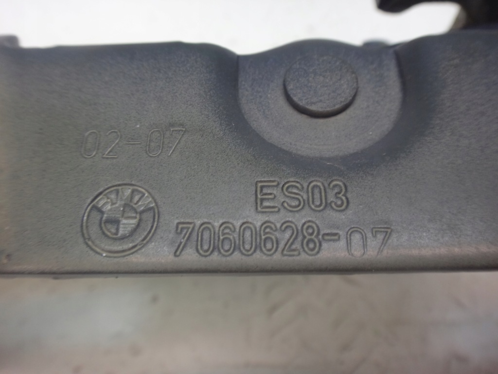 фото №3, Bmw оригінальний номер 7060628 петля кришки багажника