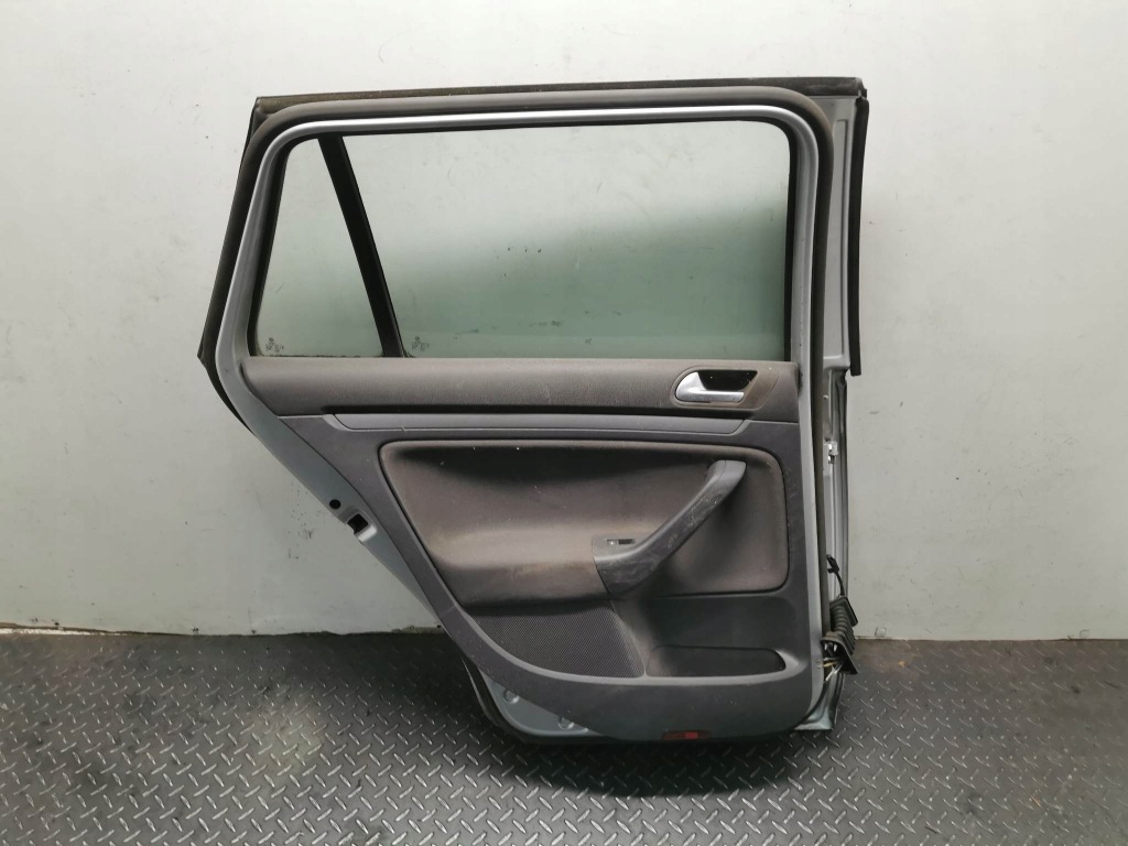 фото №6, Двері лівий задня vw golf vi kombi код лакофарбового покриття la7w