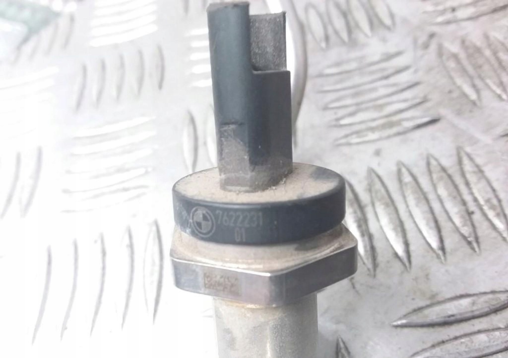 2012 bmw m5 шланг паливний 2284753 Доставка