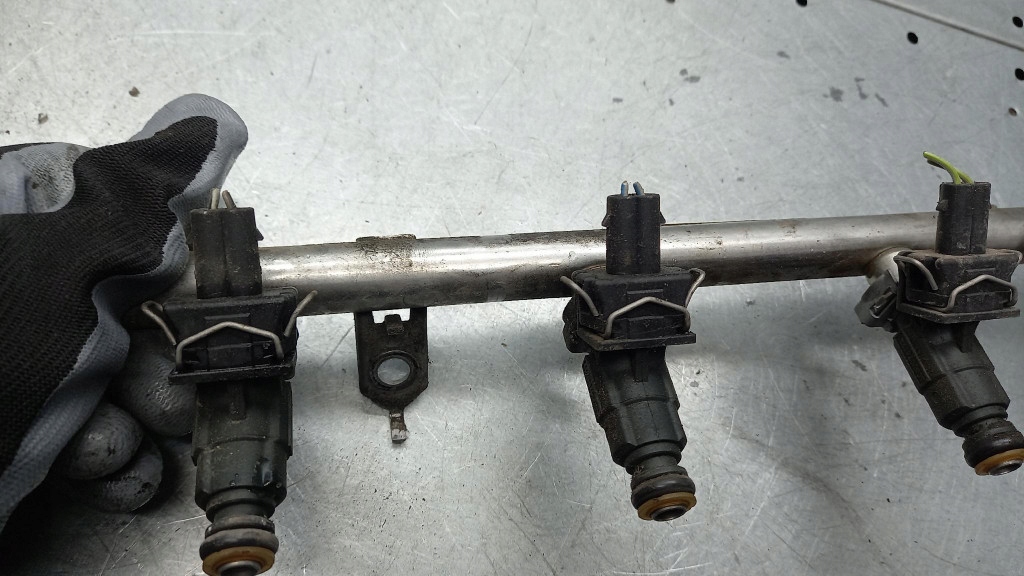 фото №7, Молдинг впрыскная mercedes benz a 140 w168 1.4b 99r 96614001