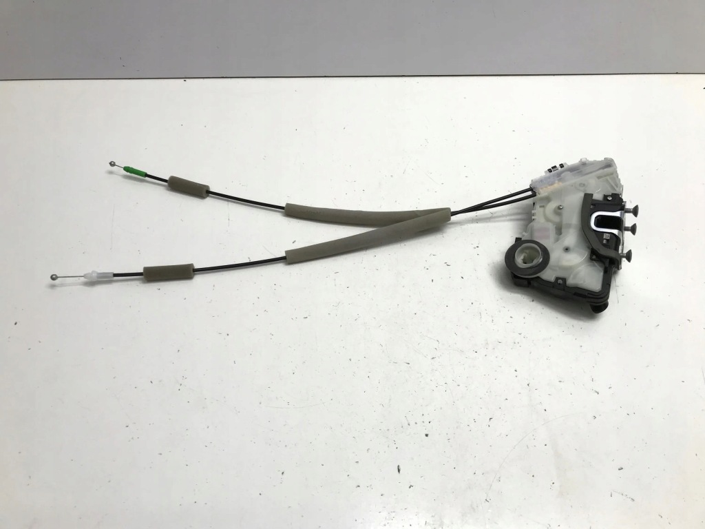 фото №1, Toyota bz4x 2023 замок дверь левый перед передних 30210066