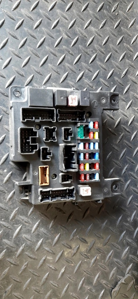 фото №1, Коробка предохранителей bsi c-crosser 8637a318