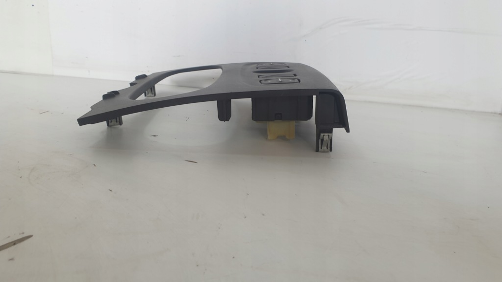 фото №3, Dacia logan sandero рамка середня перемикач