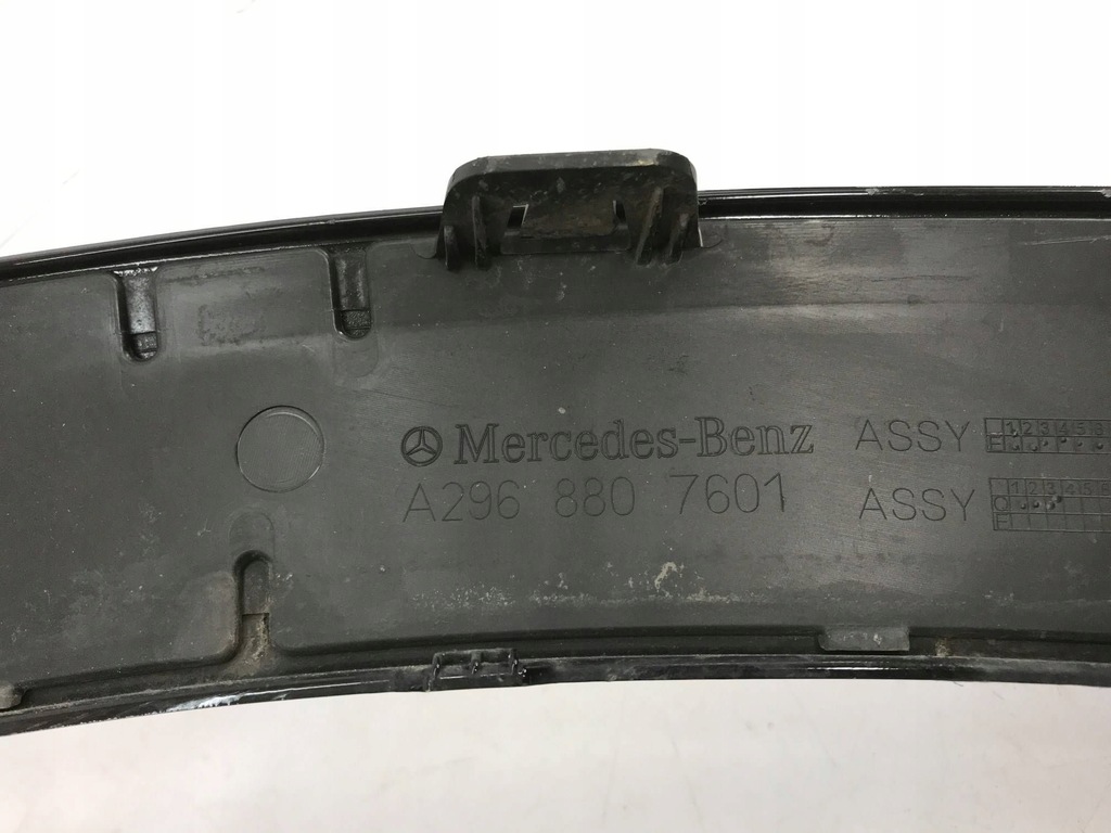 фото №11, Mercedes w296 eqs suv amg молдинг подкрылок левый перед a2968807601