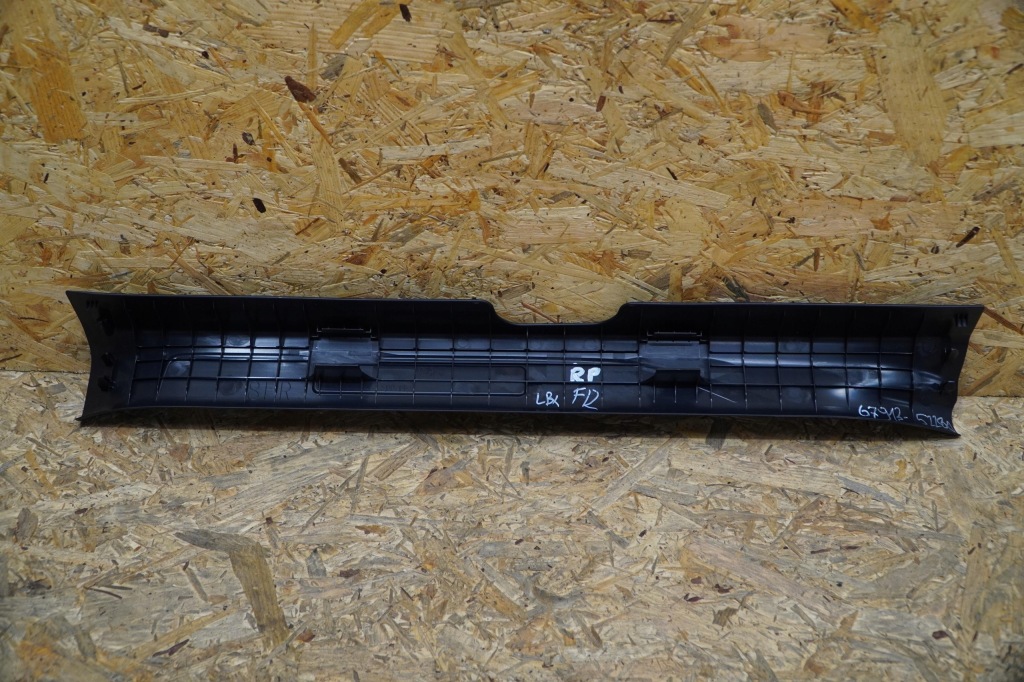 Накладка порога  передок  левая 67914-52380 правая 67913-52280 lexus lbx 24r новая Недорого