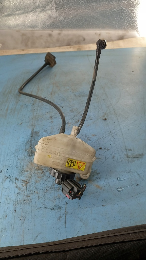 фото №1, Бачок жидкость тормозной ford focus 98r