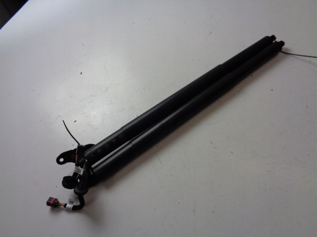 фото №1, Амортизаторы крышки задняя audi q3 ii 83a sportback 2022 r