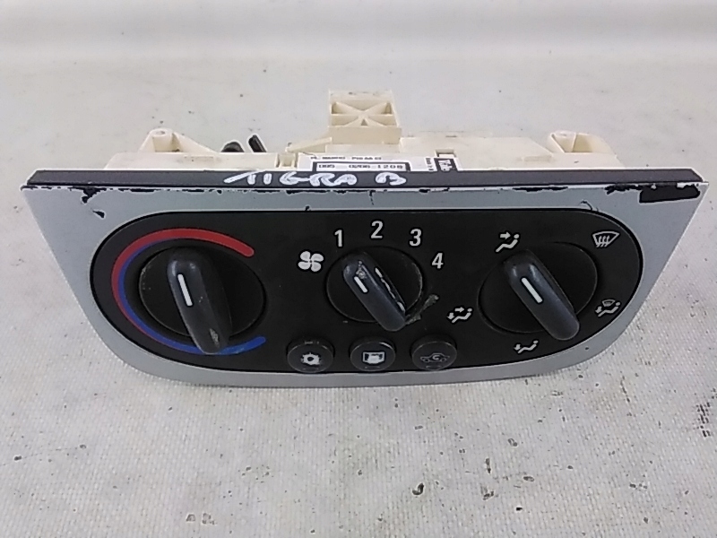 фото №1, B344 opel tigra b панель обдув кондиціонера