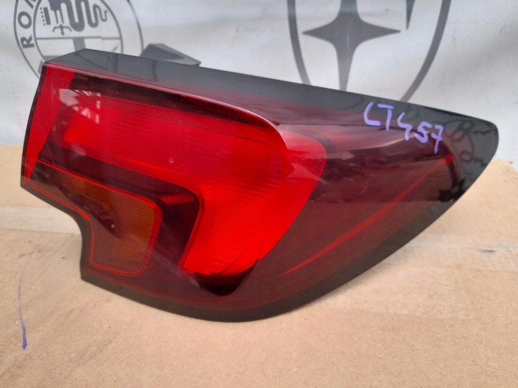 фото №1, Opel astra k v лампа права задня