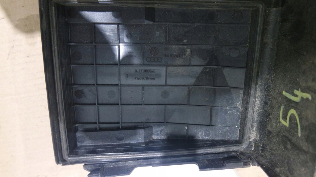 Защита коробка предохранителей vw passat b6 1k0937132f Недорого