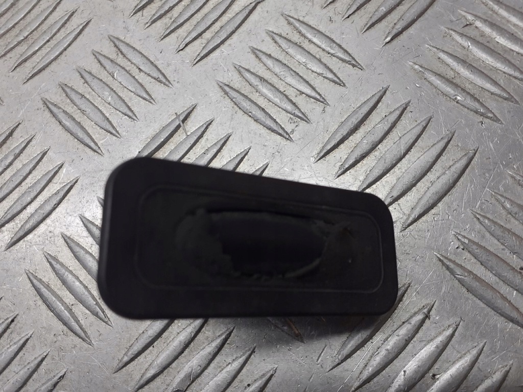 фото №1, Микровыключатель замка крышки renault scenic ii 2.0 8200078258