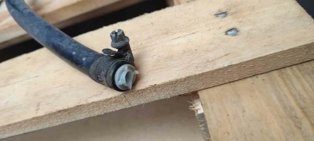 фото №8, Audi a6 c6 трубка wąż распылителя фары лампа 4f0955970h