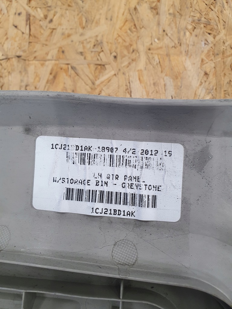 фото №8, Town & country boczeki / обивка багажника