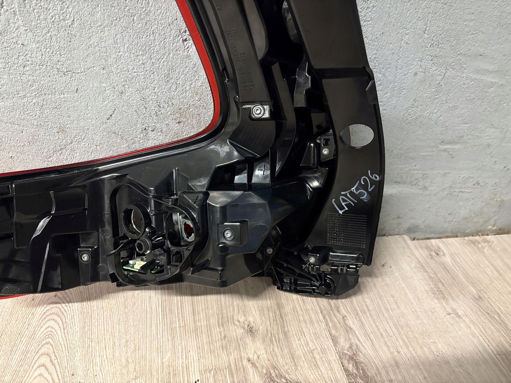 фото №12, Volvo xc40 17- лампа правый задняя 31446791