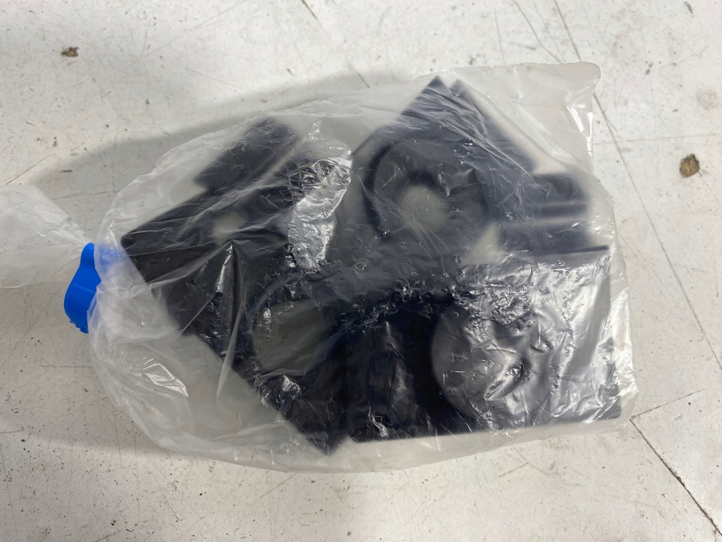 Купить Крепления датчиков задний  задние opel crossland x новая  оригинальный номер eu