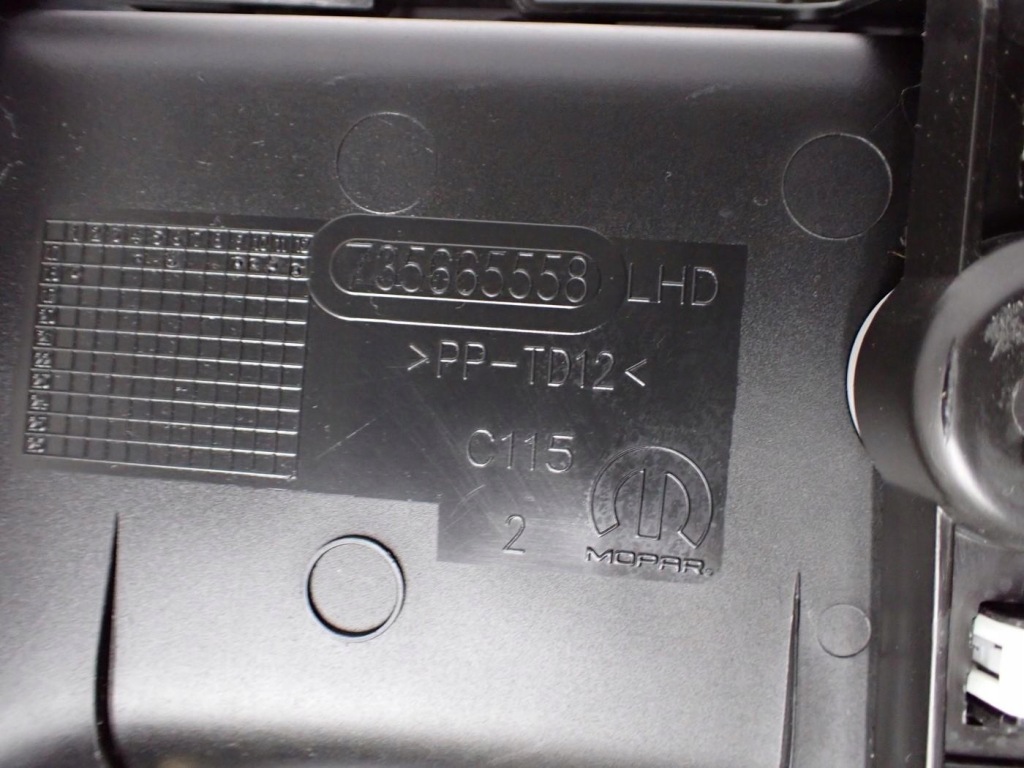 Тунель підлокітник бардачок usb європа оригінал 735664227 jeep renegade 18r Оригінал