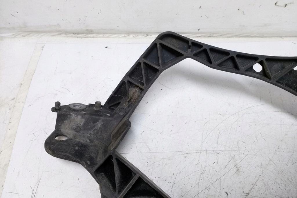 фото №7, Направляющая передней правой лампы mitsubishi colt vi z3_a, z2_a mn105060 1.3l