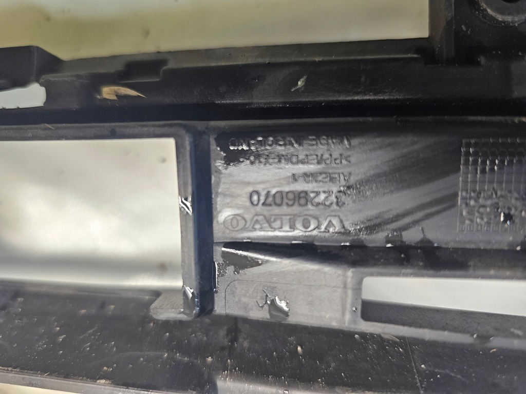 фото №11, Решётка средняя бампера перед volvo xc60 ii 2 2017-2021