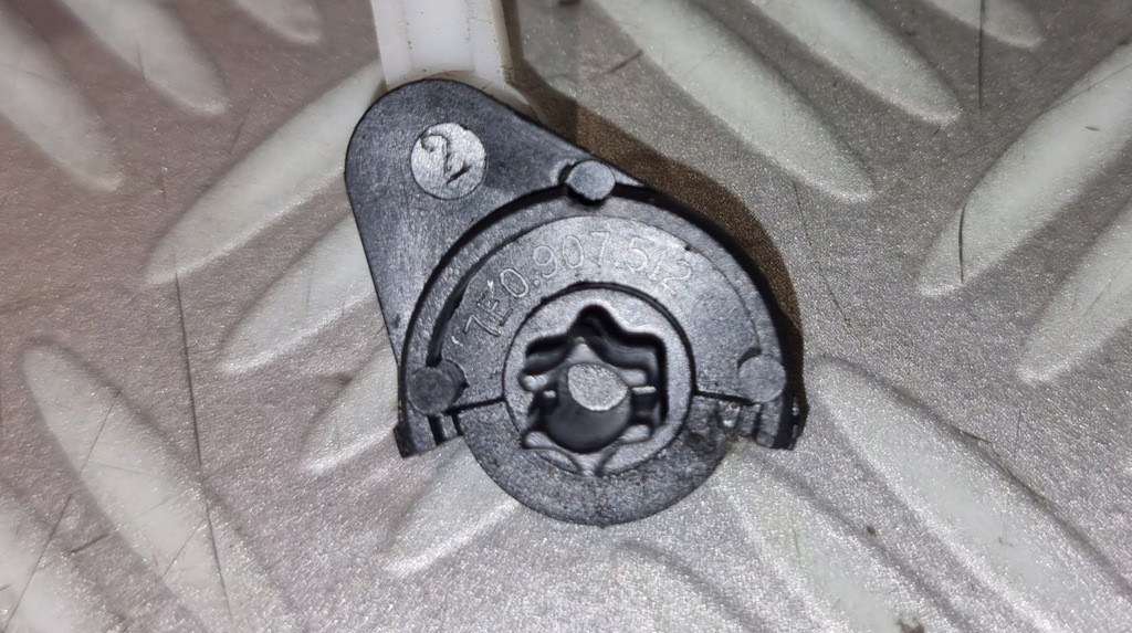 фото №6, Vw multivan transporter t5 t6 моторчик кришки обігрівача задня 7e0907512