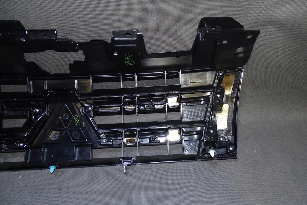 фото №9, Mitsubishi pajero iv решётка радиатора решётка радиатора бампера