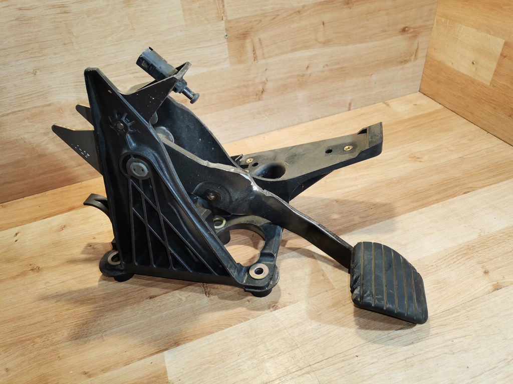 фото №3, Педаль тормоза renault laguna ii 8200002853