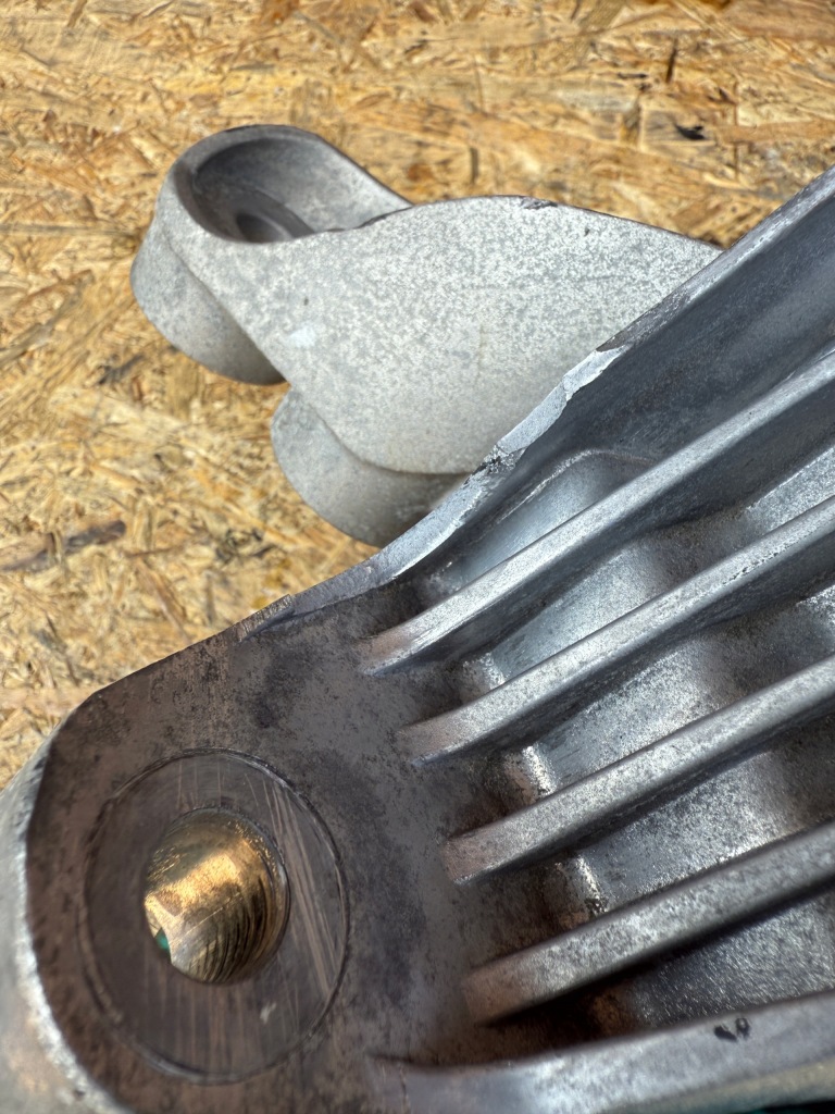 Кронштейн коробки передач opel insignia b 84080177 Оригінал