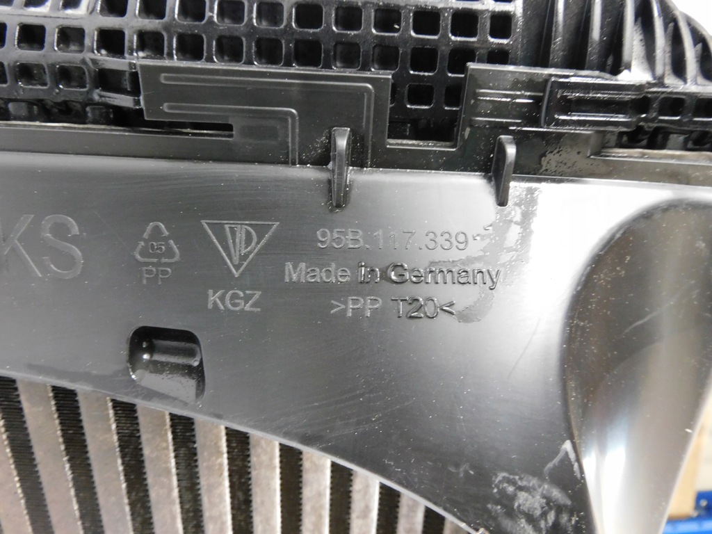 фото №10, Porsche macan 95b радиатор воздуха интеркулер левый porsche 95b145803b