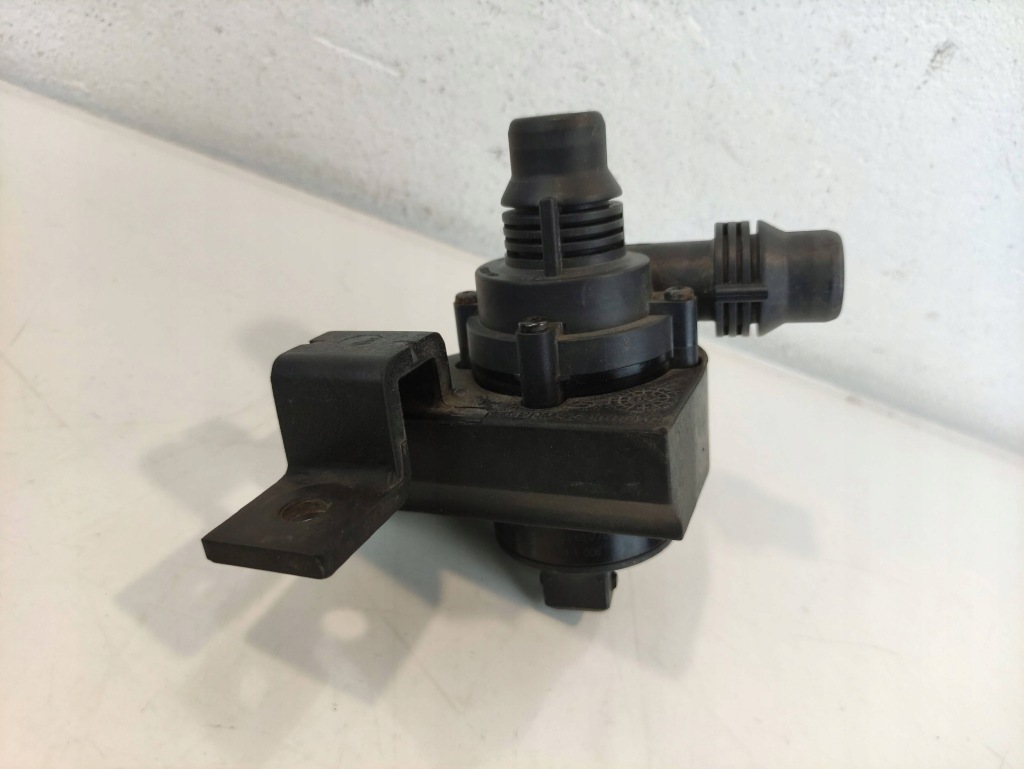 Bmw 5 e60 насос циркуляції води 6922647 Недорого