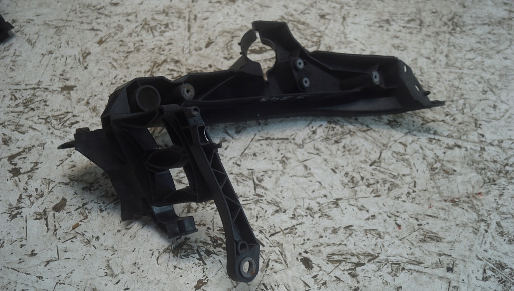 фото №10, Направляющая лампы левый audi a4 b8 8k0805607a