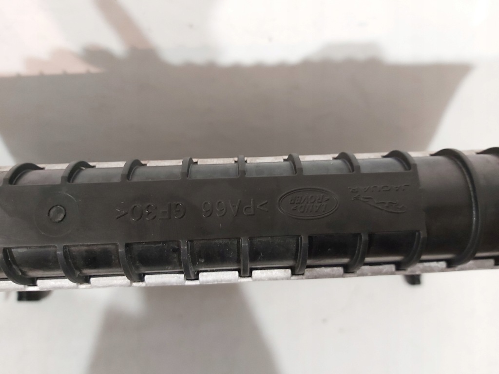 Радиатор воды рамка jaguar f pace hk83-805-ab в Украине