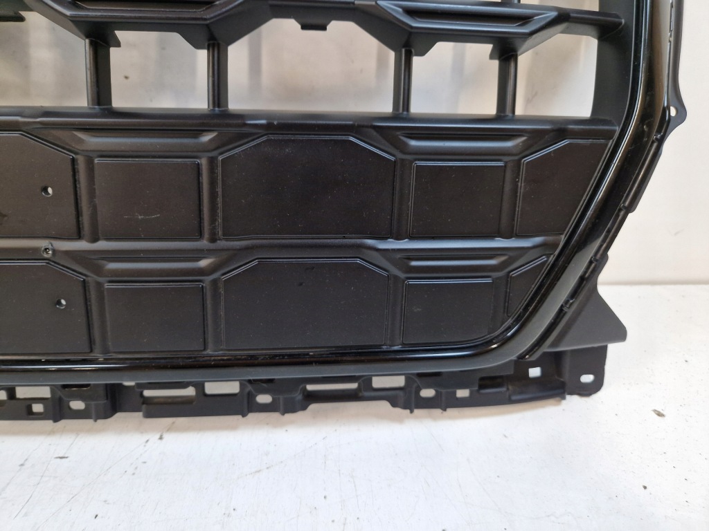 Audi q2 81a 20- fl sline s line чёрный решётка радиатора решётка радиатора бампера 81a853651 Недорого