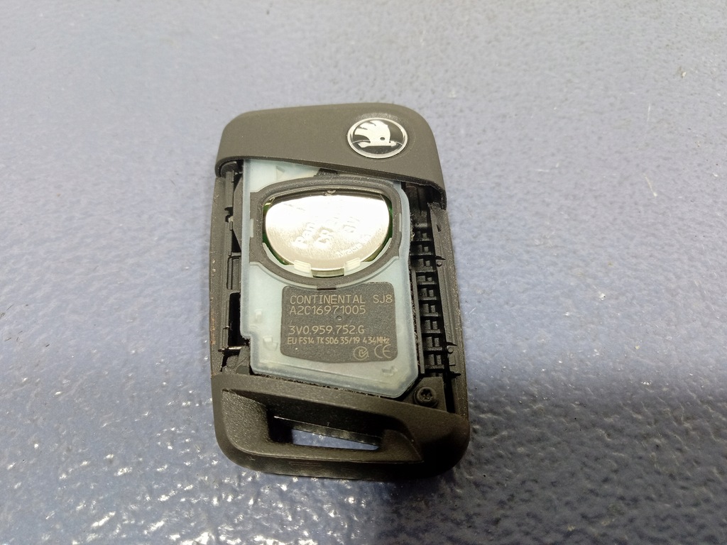 фото №4, Skoda kodiaq superb iii ключ pilot 3v0959752g