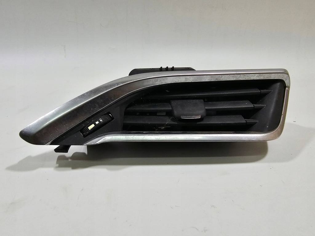 фото №1, Решётка обдув правая peugeot 2008 i #2352