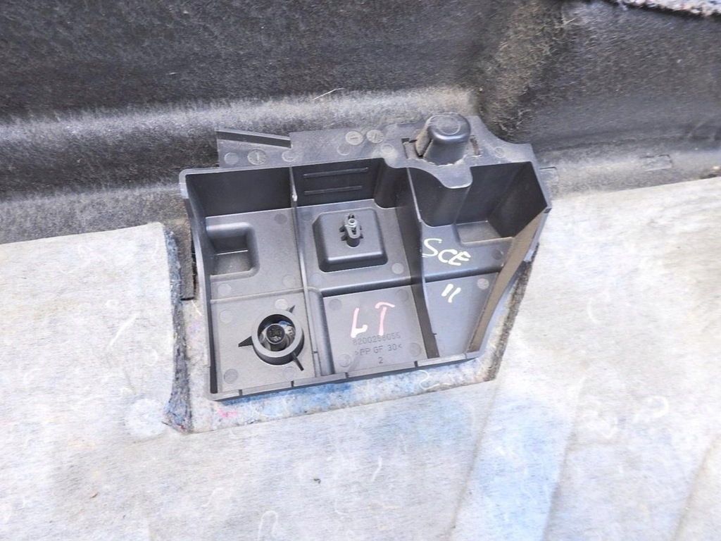 фото №2, Обивка багажника левый задняя renault scenic ii