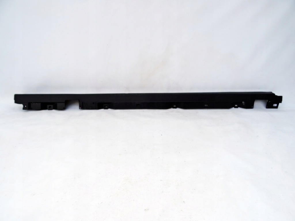 фото №1, Молдинг порог правая mercedes x247 x243