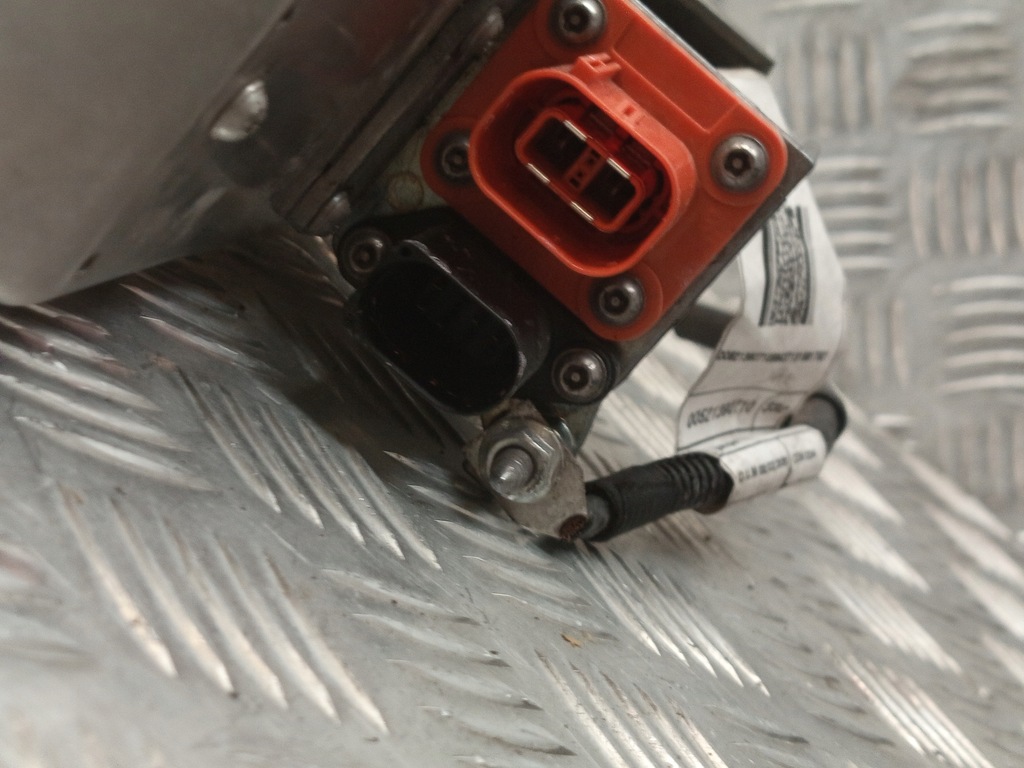 фото №9, Fiat оригинальный номер 68400740ad 500e радиатор аккумулятора аккумулятор