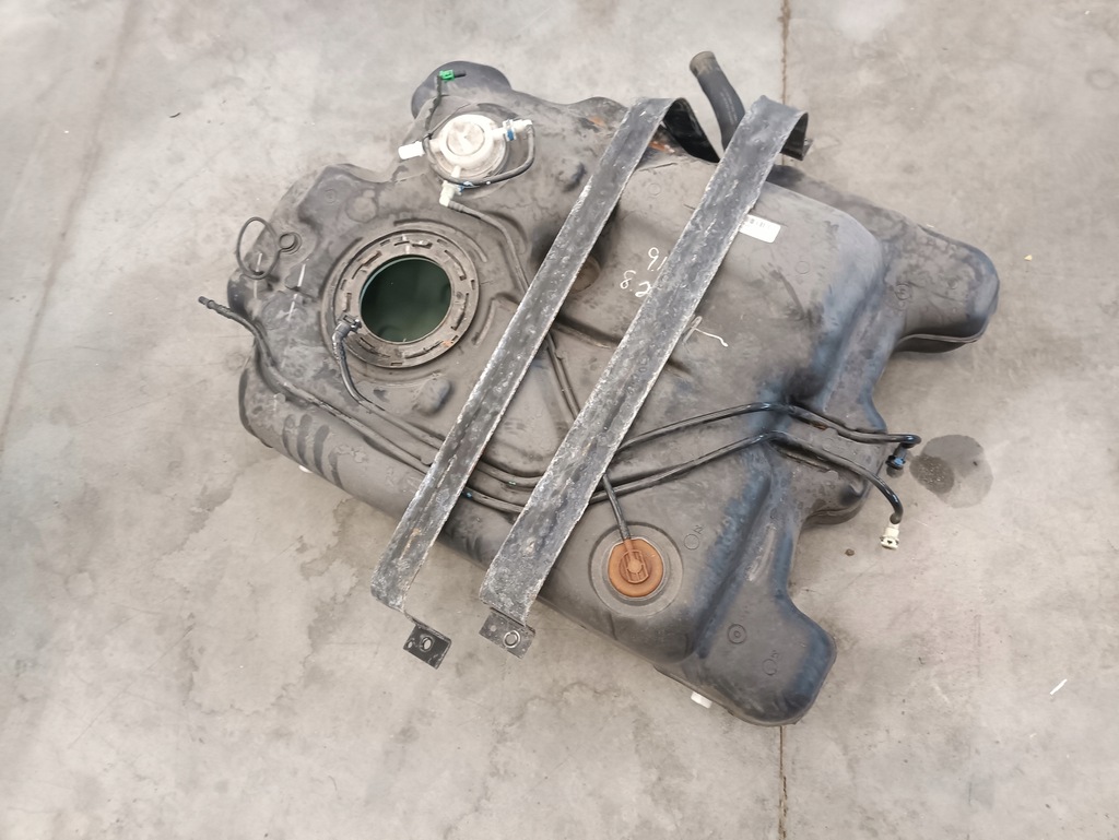 фото №9, Chrysler town country бак пального