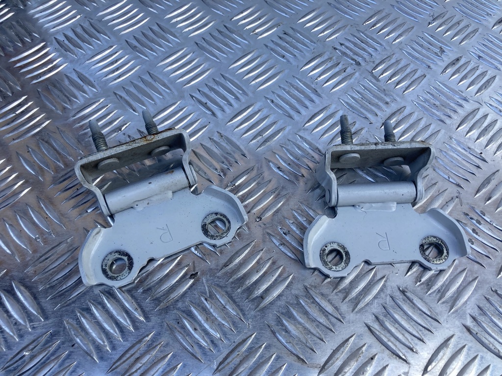 фото №1, Петли крышки багажника yaris cross 21-