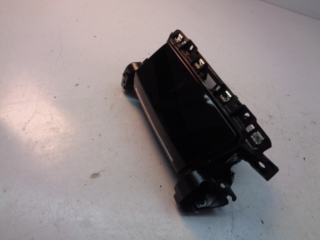 фото №1, Бардачок peugeot 208 ii 1.2 puretech 2020 rok