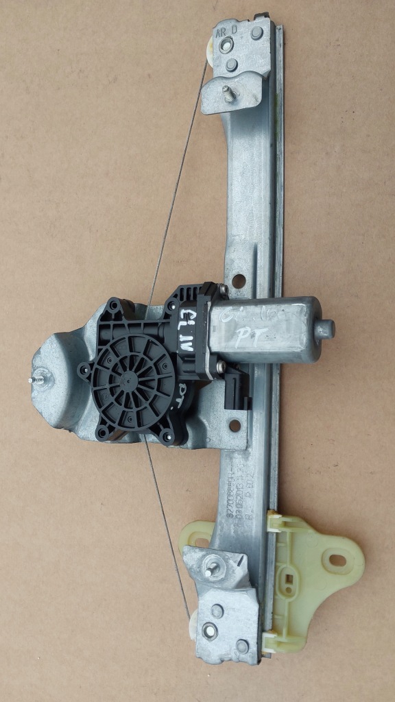 Купить Подъемник стекло renault clio iv правый задний  827008880r