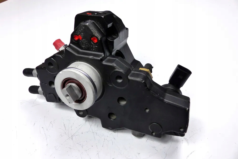 Купить Насос впрыскная mercedes 2.2 2.7 3.2 0445010143