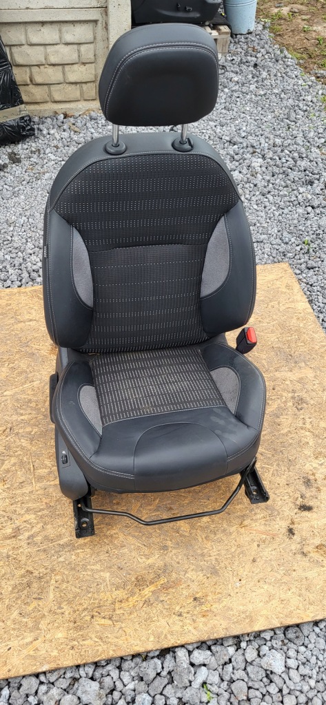 фото №1, Сидіння передній перед правий peugeot 2008 подушка безпеки kompletny