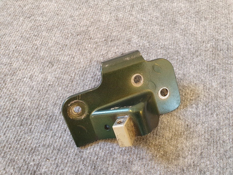 фото №1, Bentley bentayga 36a821393b кронштейн крила оригінальний номер