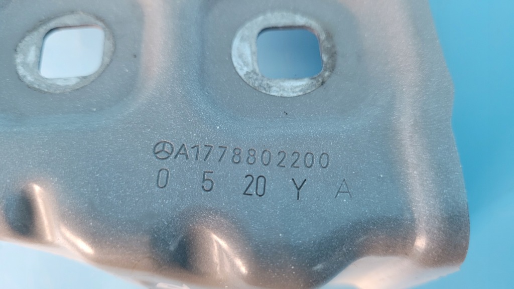 Mercedes eqa 250 21r кронштейн кронштейн крила праве a1778802200 в Україні