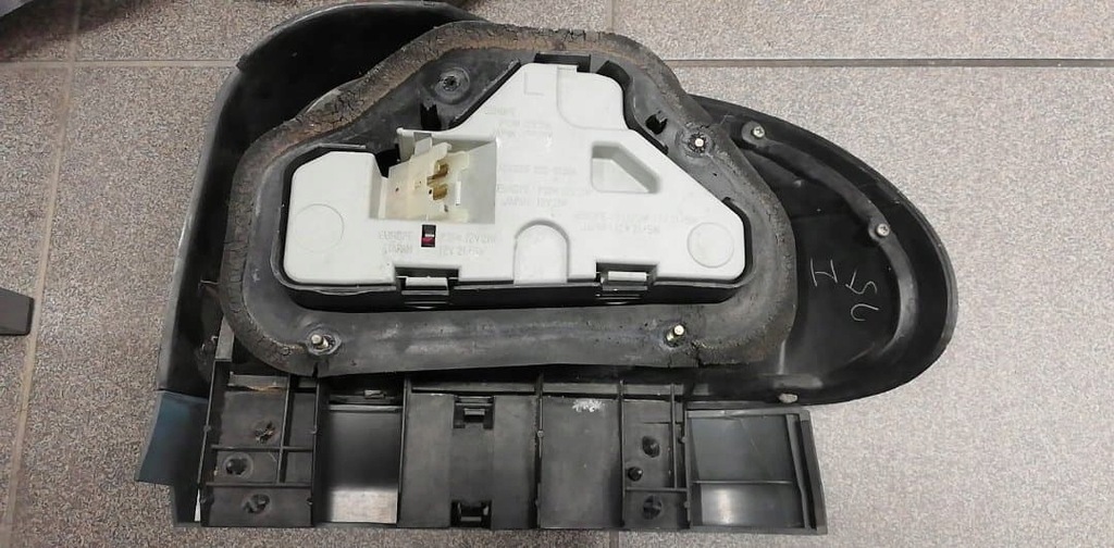 фото №7, Mazda 121 молдинг лампа ліва задня canarian blue