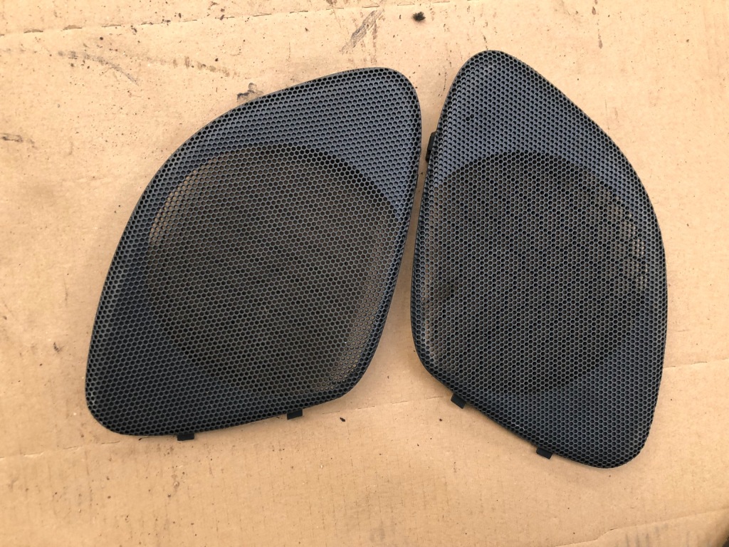 фото №1, Накладка динамика задняя задняя volvo v40 левая правая