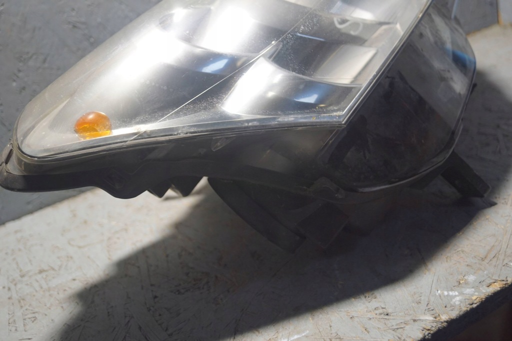 Купити Peugeot partner 3 фара праві перед s1699