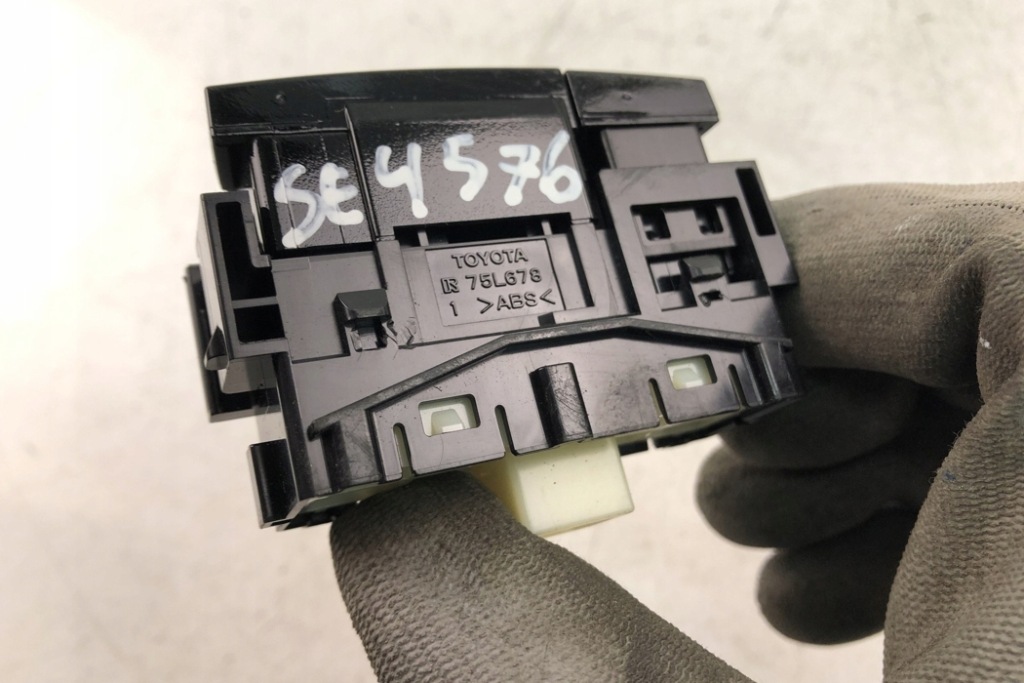 фото №1, Переключатель toyota corolla 75l678 2021