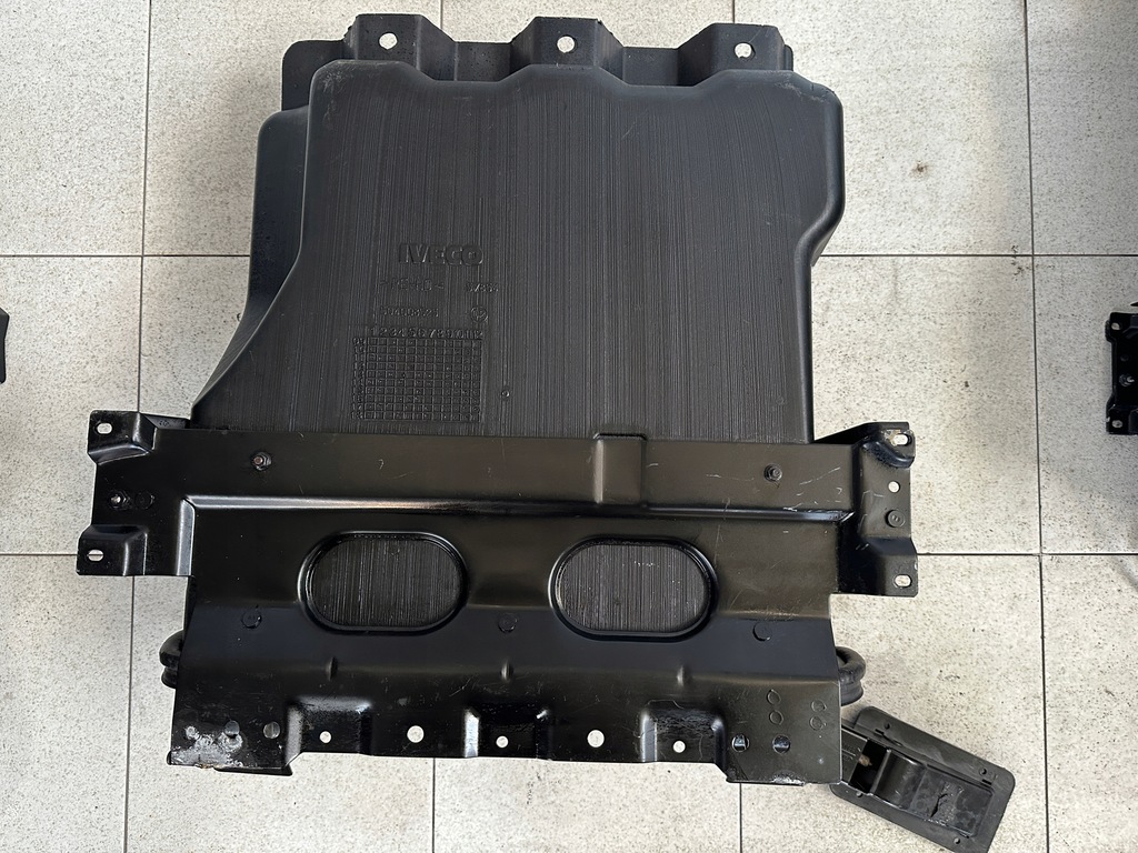 фото №8, Бардачок pod салонный кабина правый iveco stralis hi way 504008525